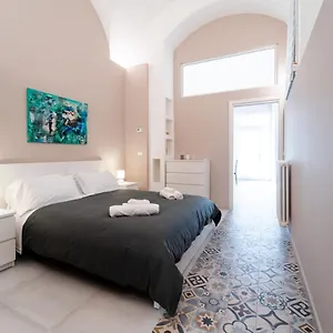 https://catania-center-modern-apartment.catania-hotels.net